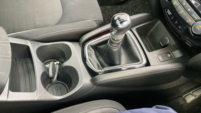 Nissan Qashqai 1.2 DiG-T N-Connecta 5dr Petrol Hatchback